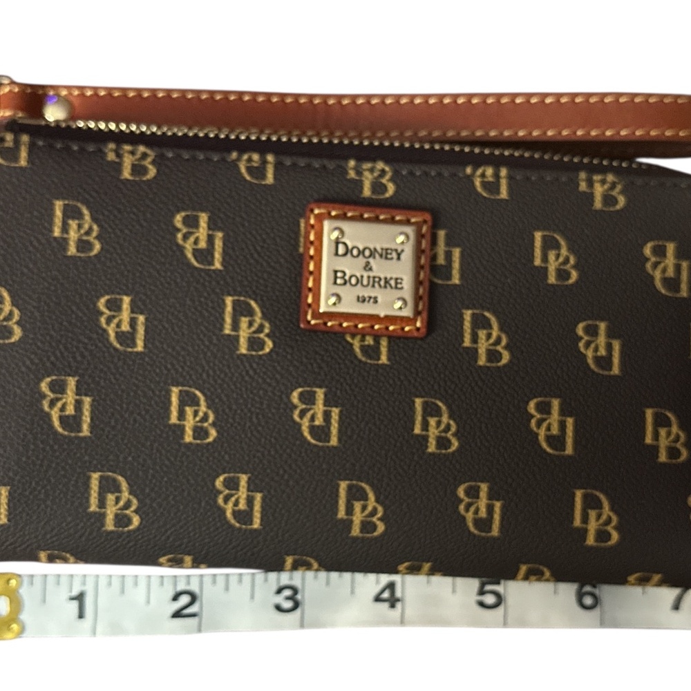 Dooney & Bourke Brown Zip Around Wristlet NWT - Picture 13 of 15